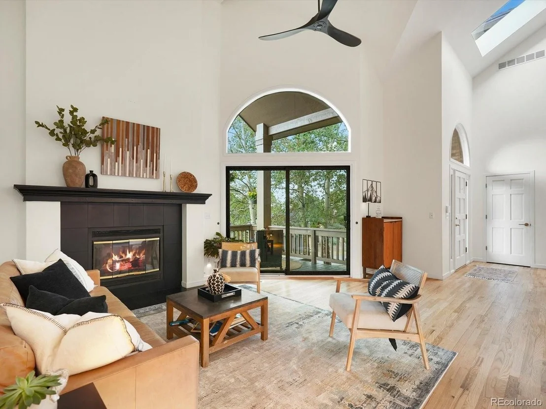 Photo of 2395 Pine Tree Ln
