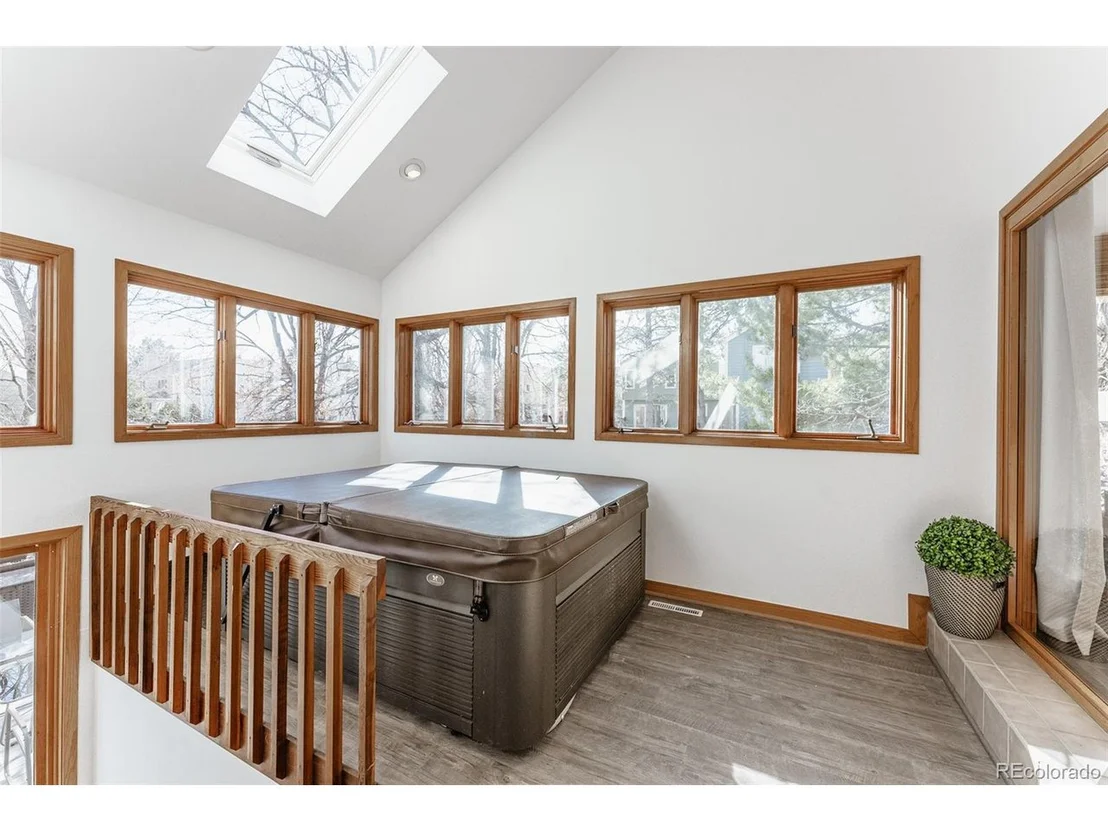 Photo of 847 Racquet Ln
