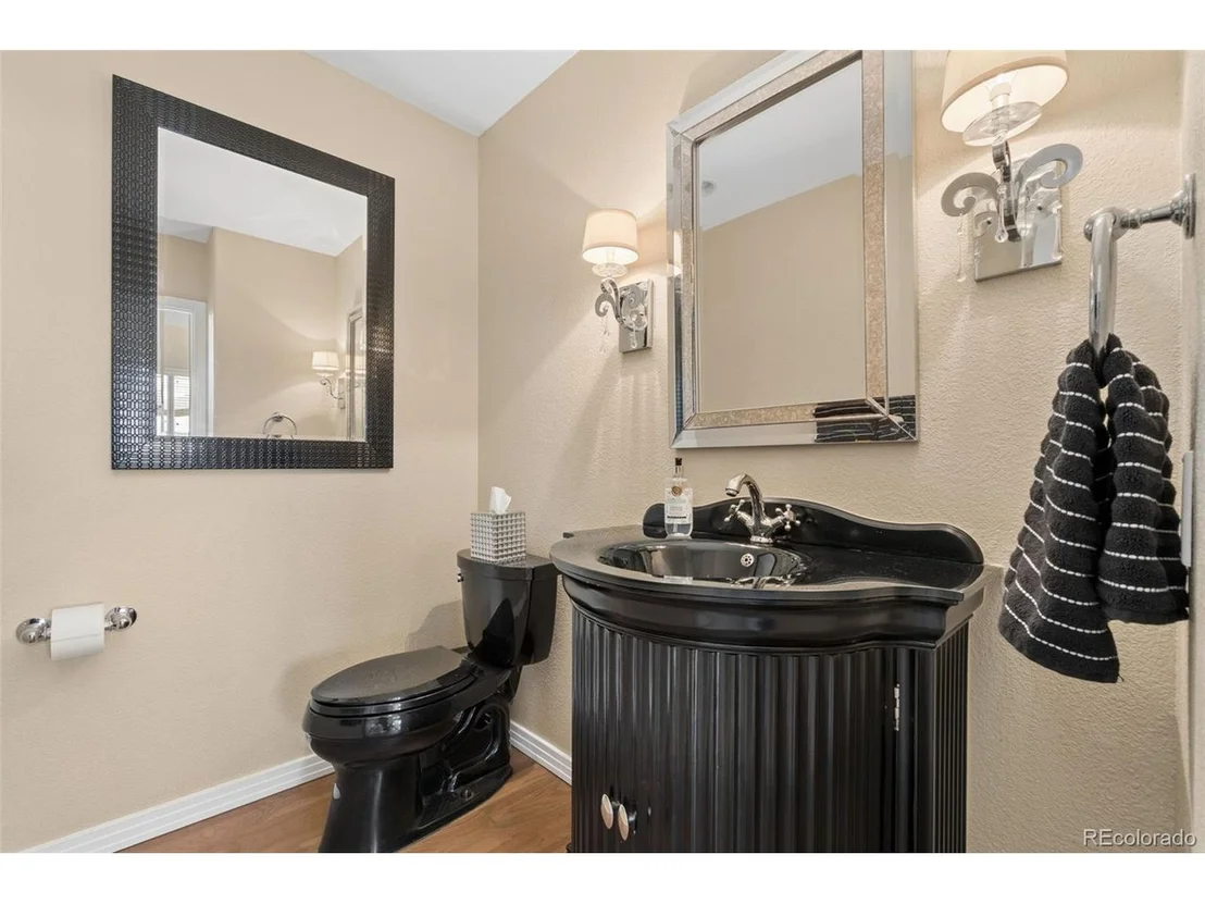 Photo of 8571 Colonial Dr