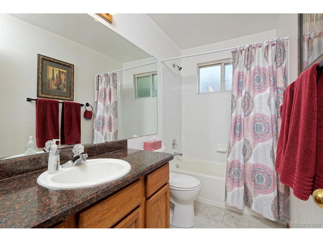 Photo of 372 Oak Ln
