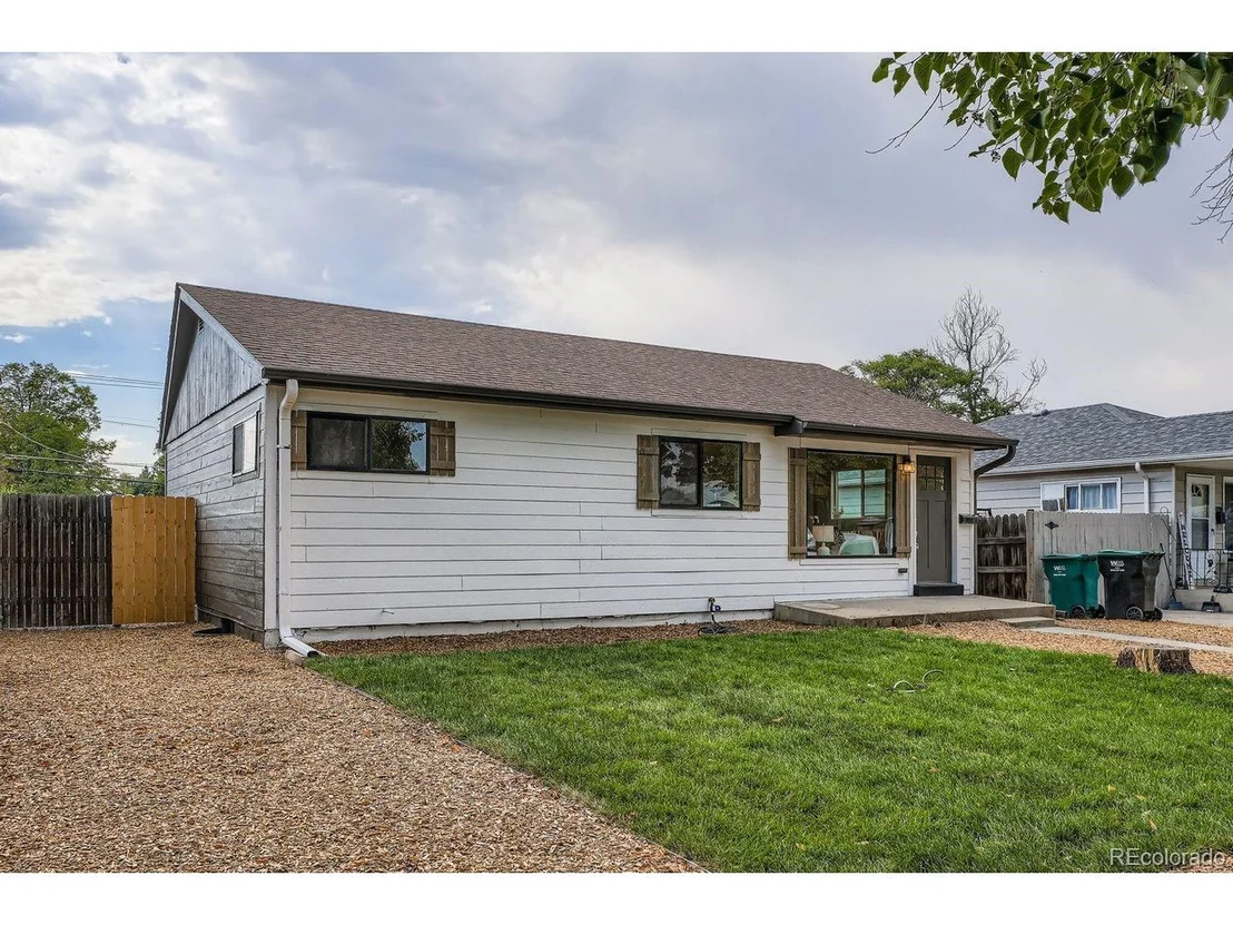 Photo of 1673 Lansing St