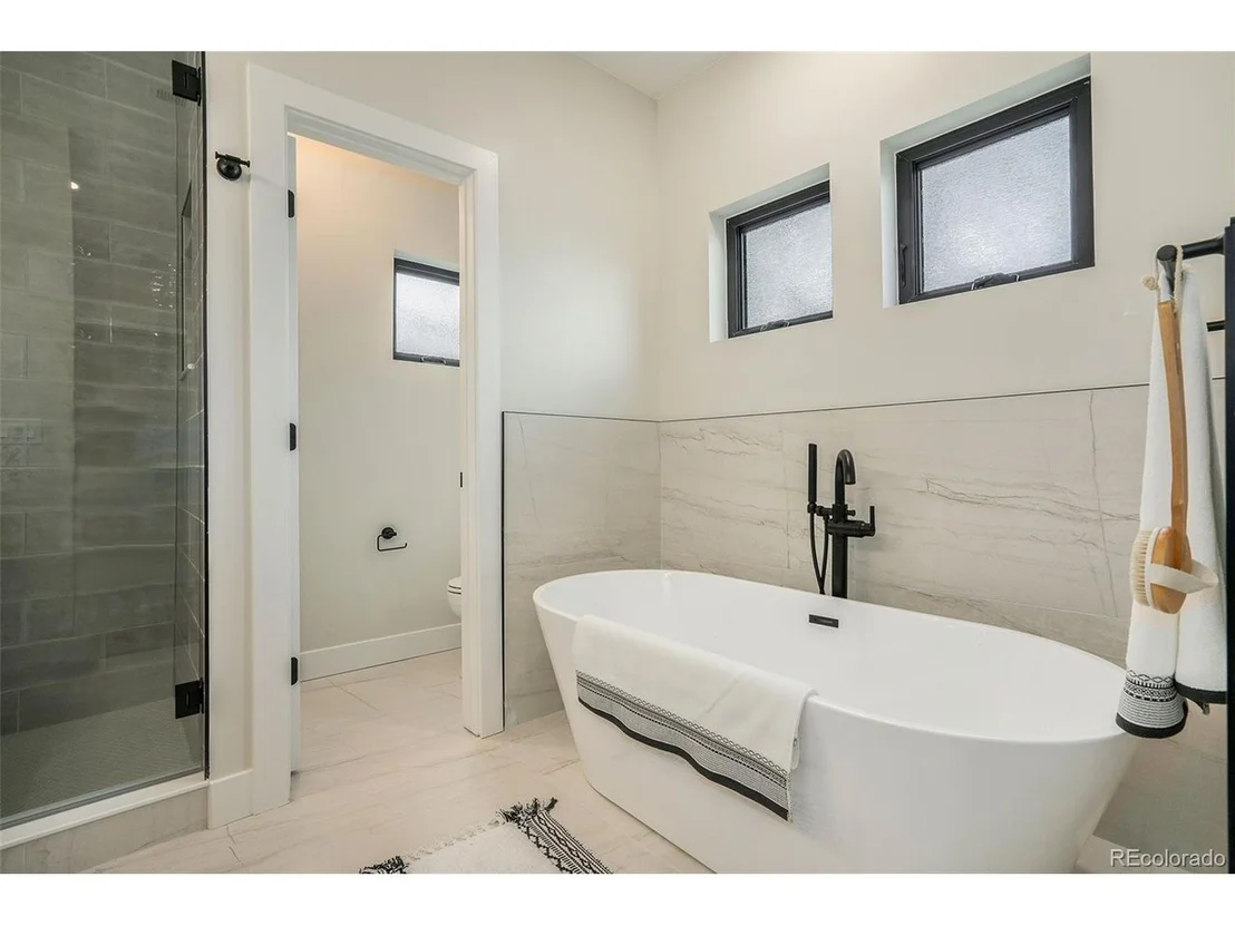 Photo of 1165 Locust St
