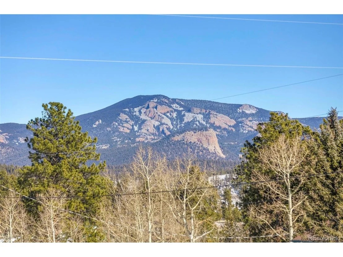 Photo of 560 S Pine Dr