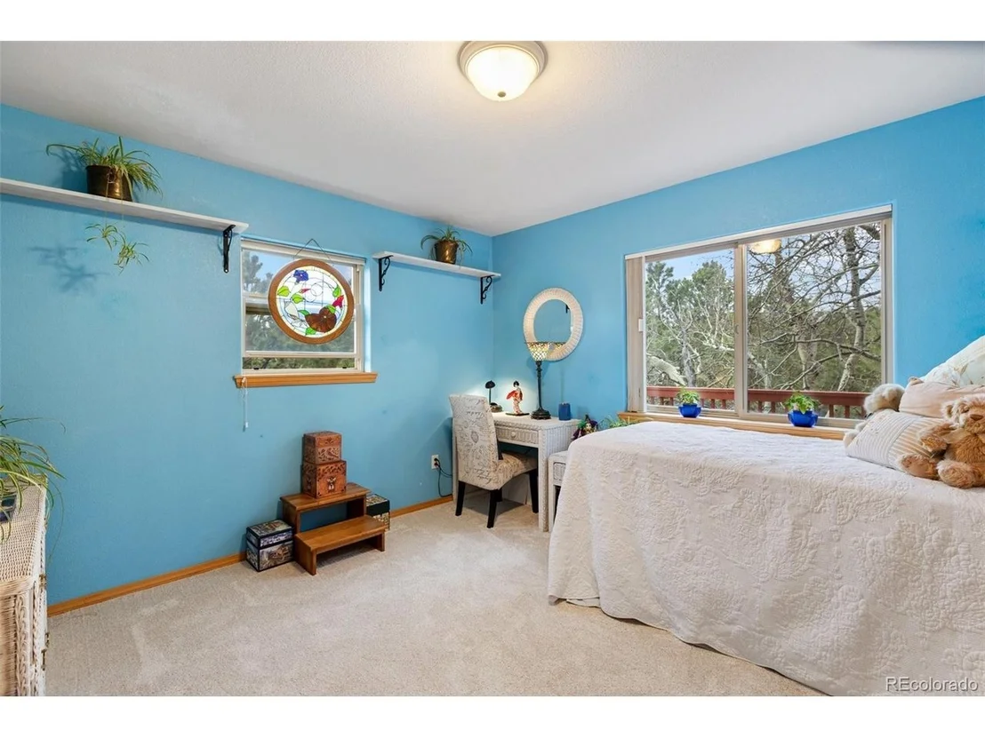 Photo of 996 Spring Valley Dr