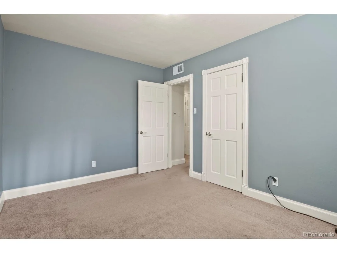 Photo of 831 Troy St