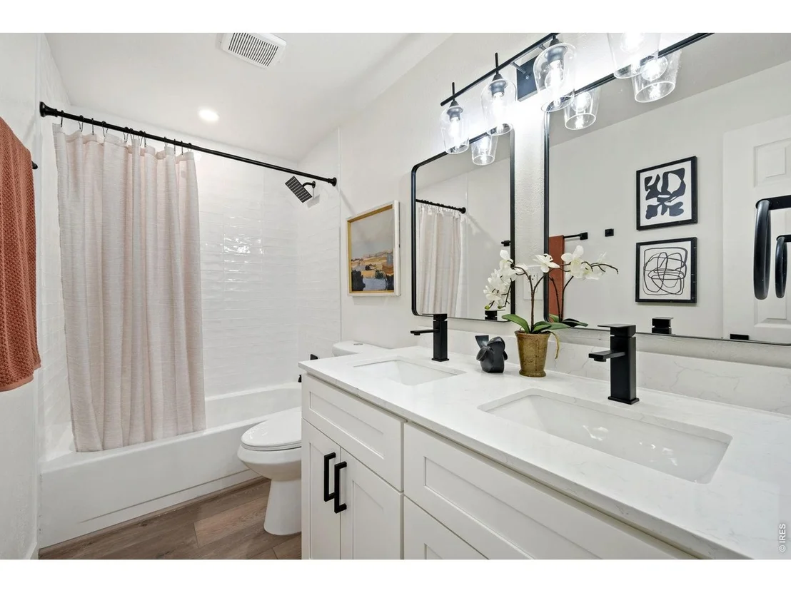 Photo of 2433 Sunset Dr