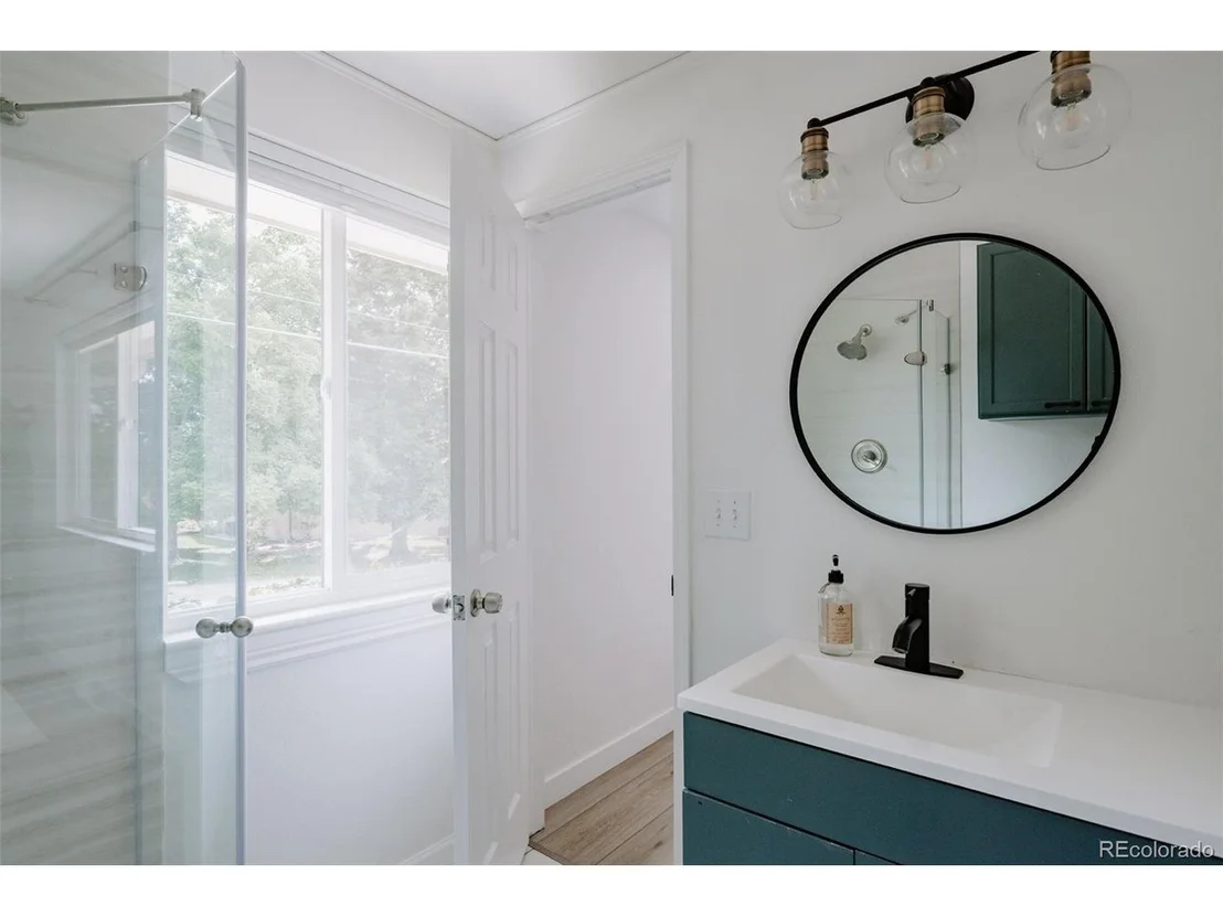 Photo of 6725 Dover St