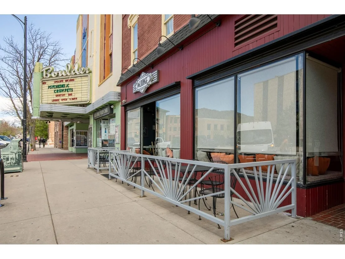 Photo of Unit 1 at 2711 Mapleton Ave