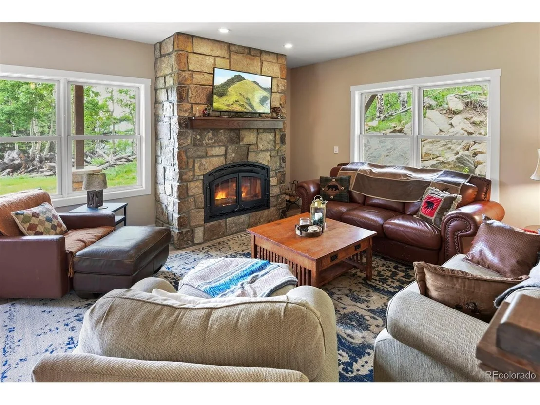 Photo of 1555 Three Peaks Rd