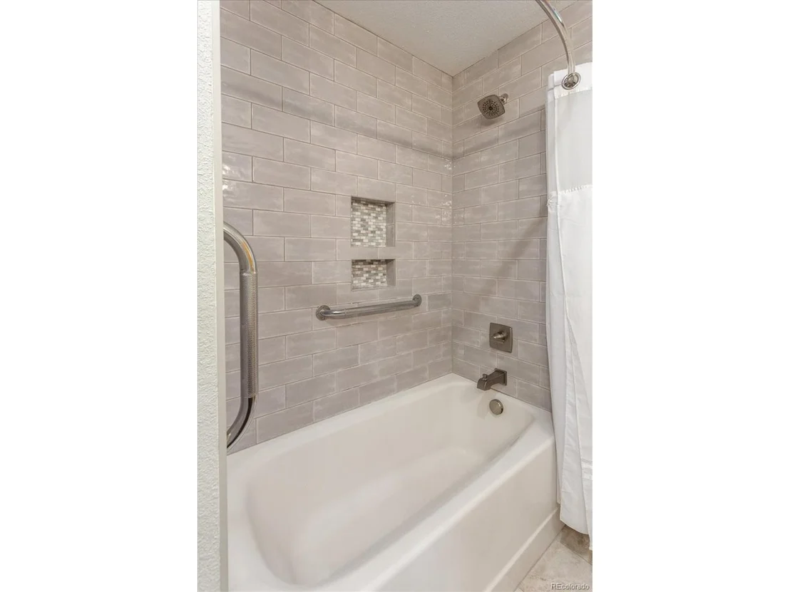 Photo of 10102 Sioux Cir