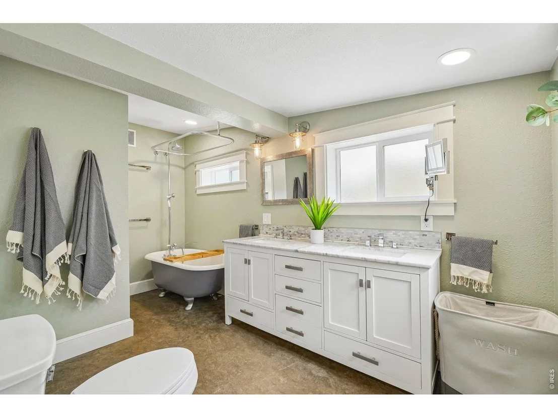 Photo of 205 5th Ave