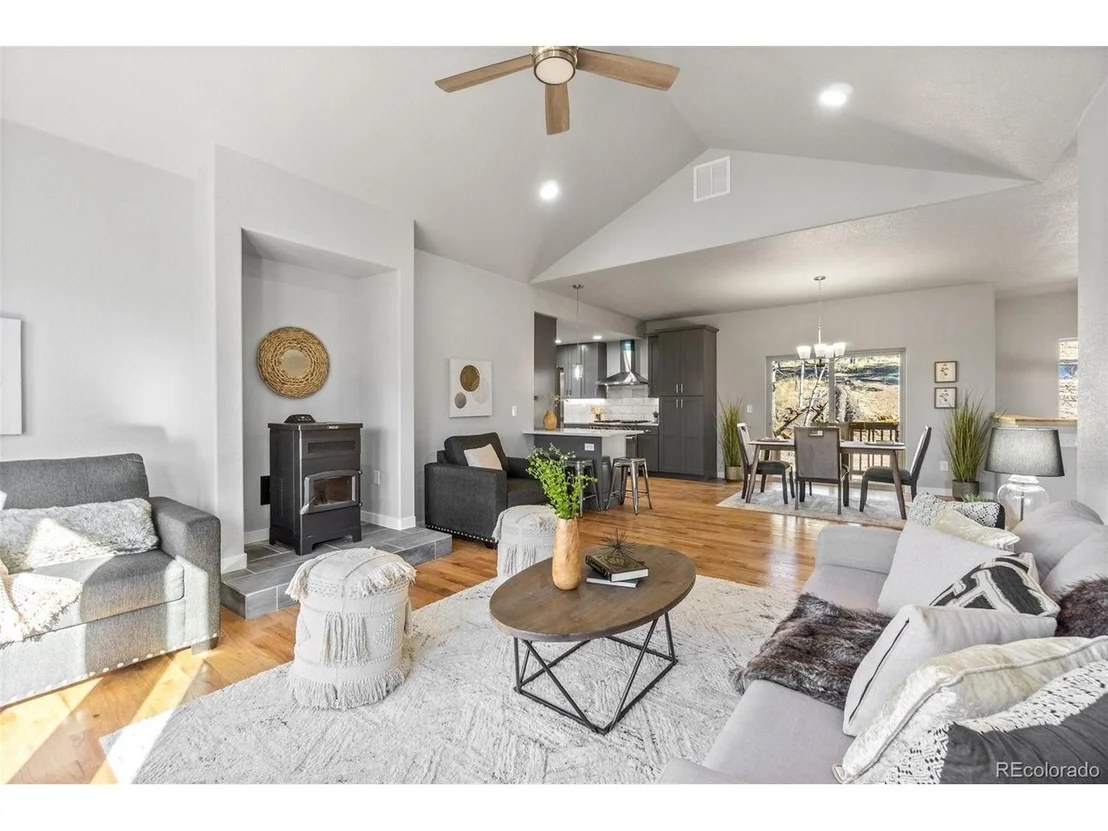 Photo of 544 Aspen Ln
