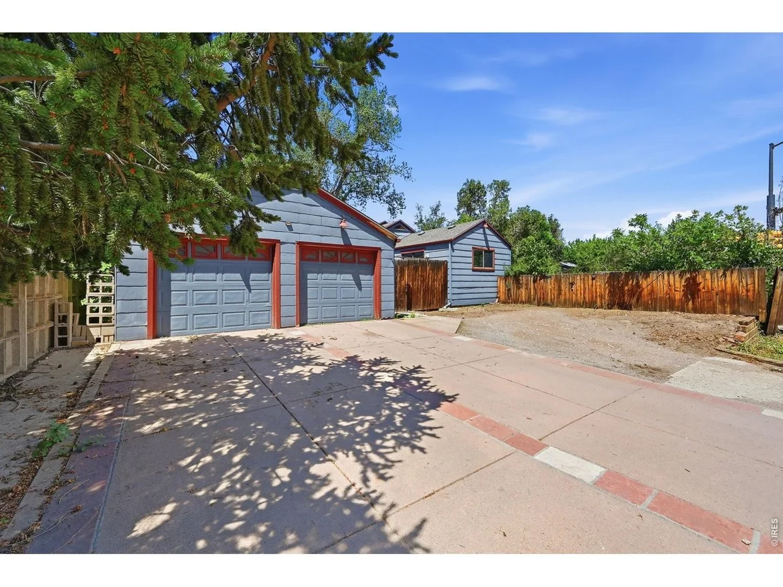 Photo of 1850 Iris Ave