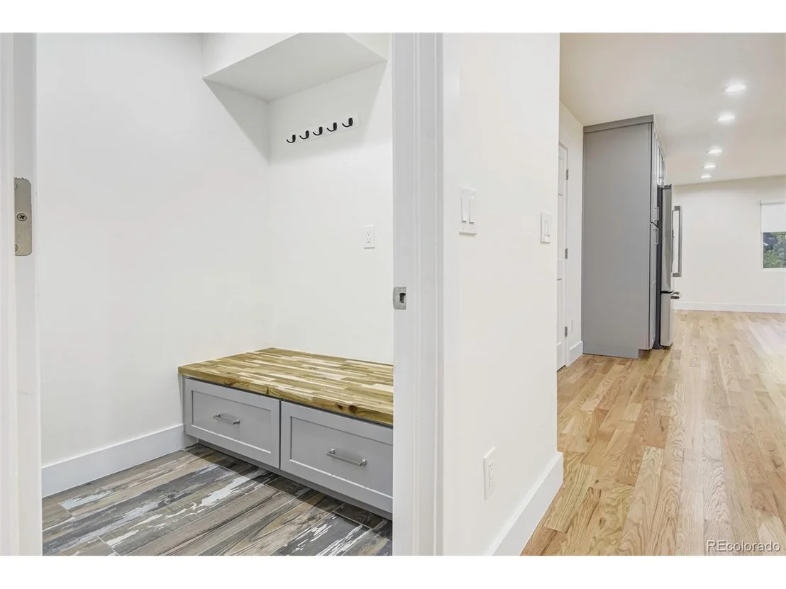 Photo of 6107 Old Brompton Rd