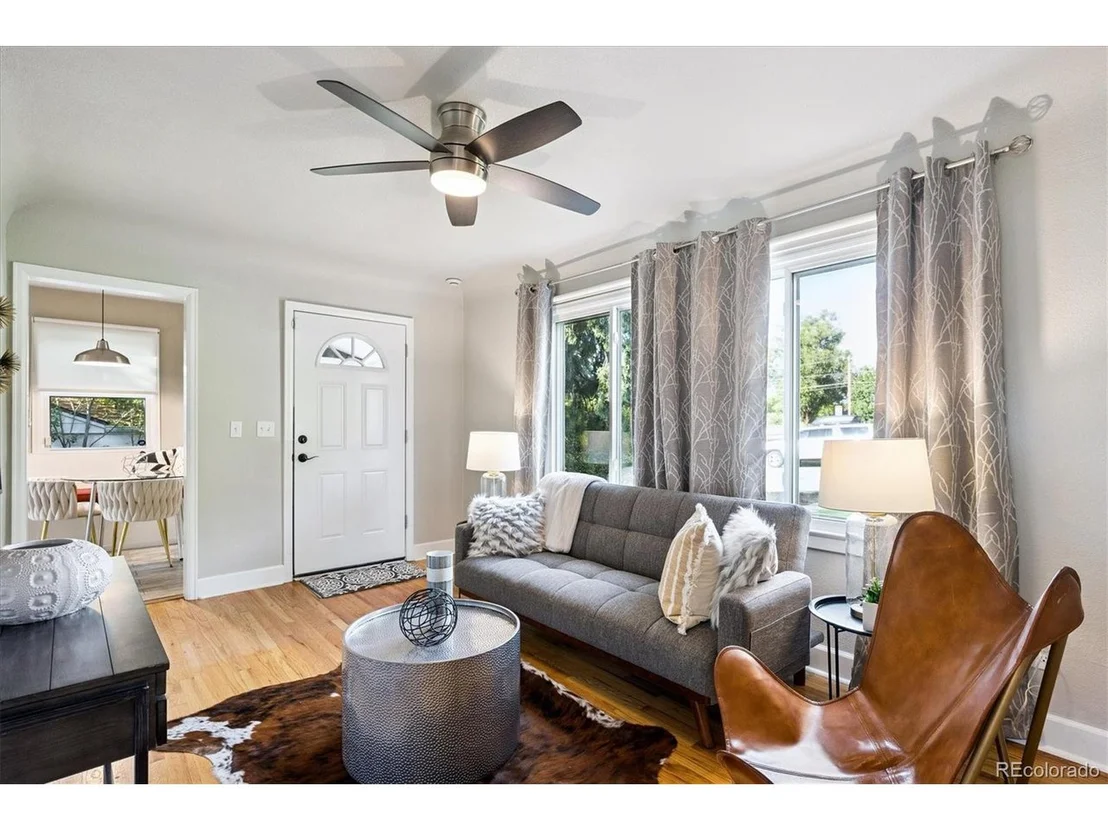 Photo of 310 King St