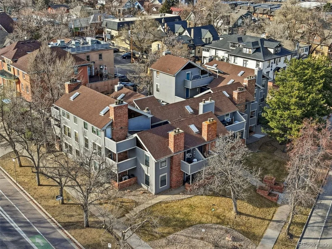Photo of Unit 206 at 1405 Broadway