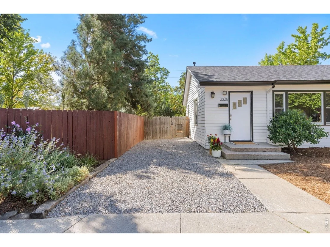Photo of 2328 Walnut St