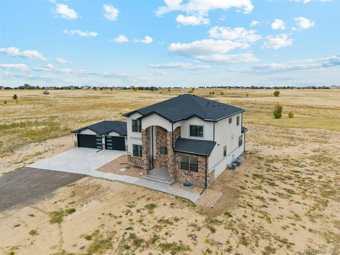 Photo of 995 Pinehurst Ct