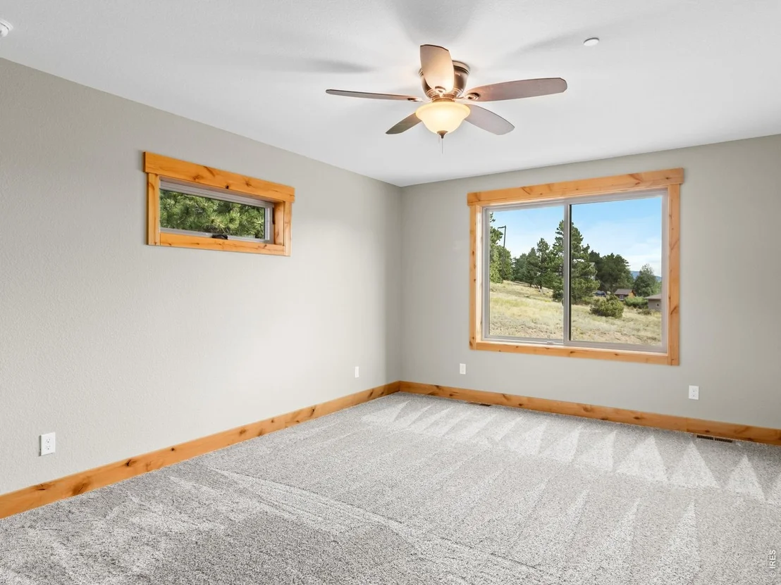 Photo of 659 Peak View Dr