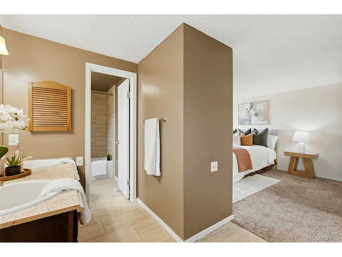 Photo of 1060 Downing Way