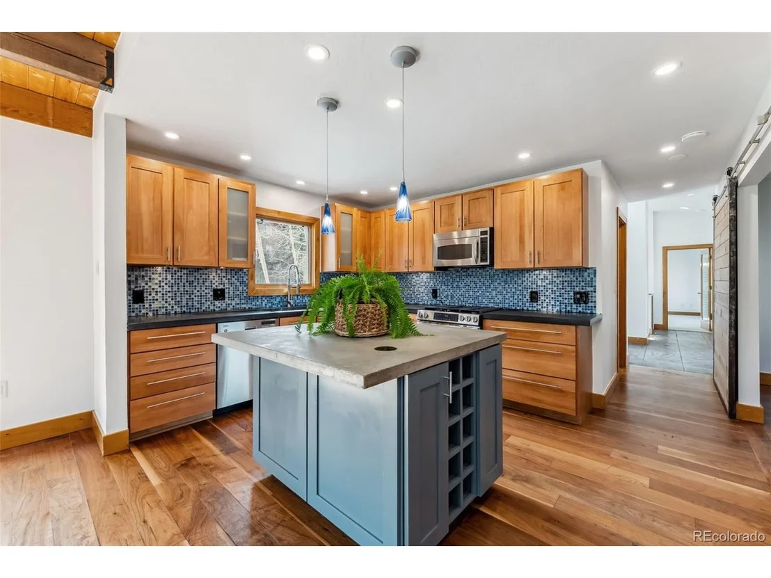 Photo of 475 Vail Cir