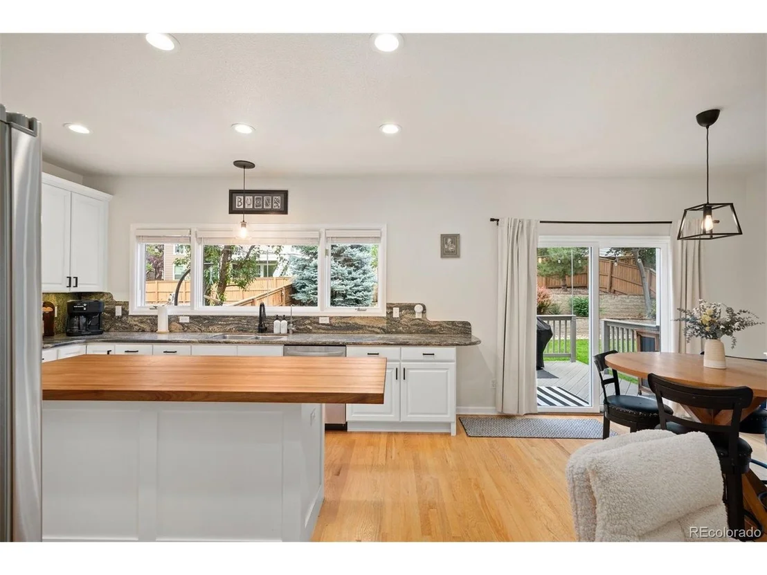 Photo of 10182 Knoll Cir