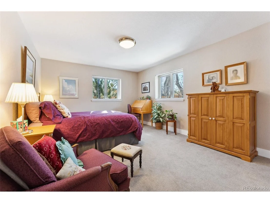 Photo of 831 Crescent Dr
