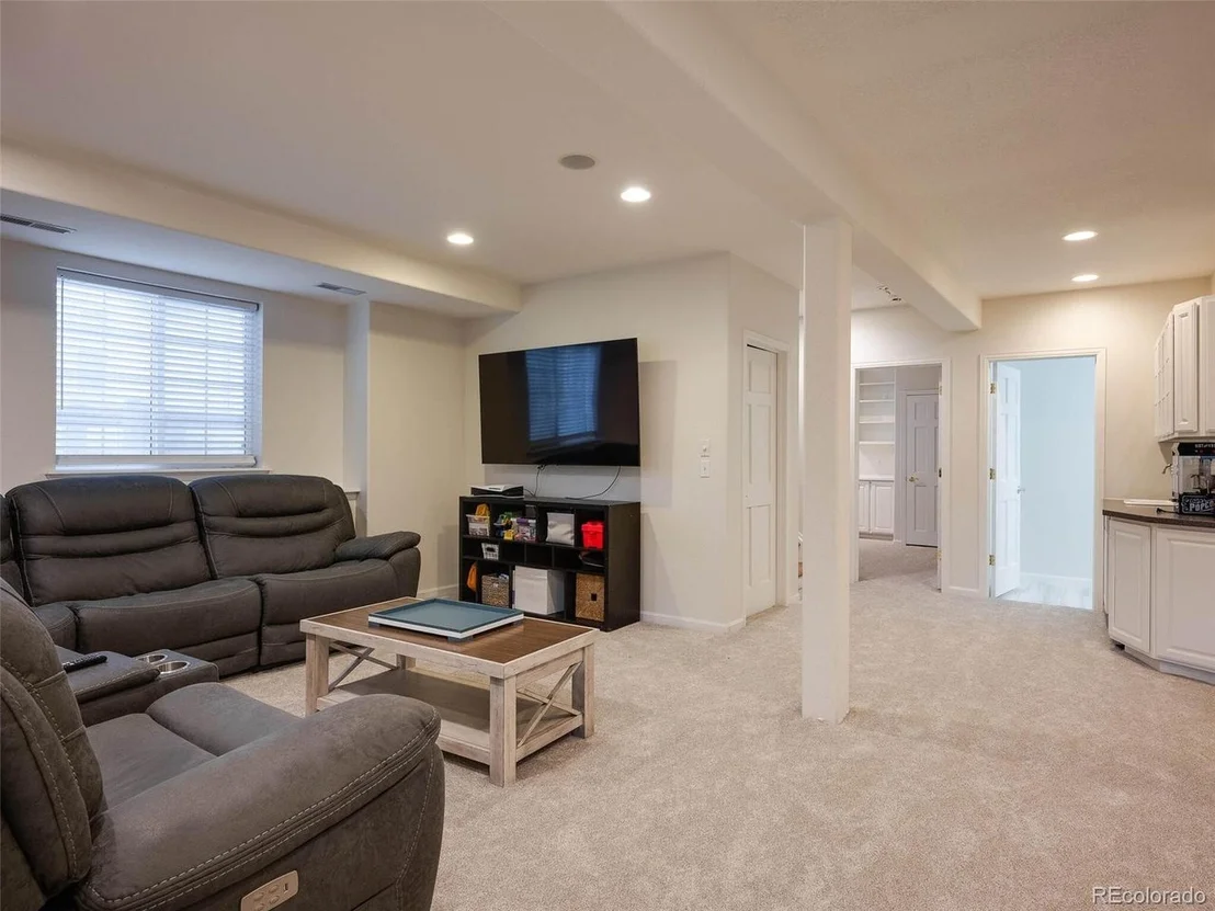 Photo of 369 Shoreham Cir