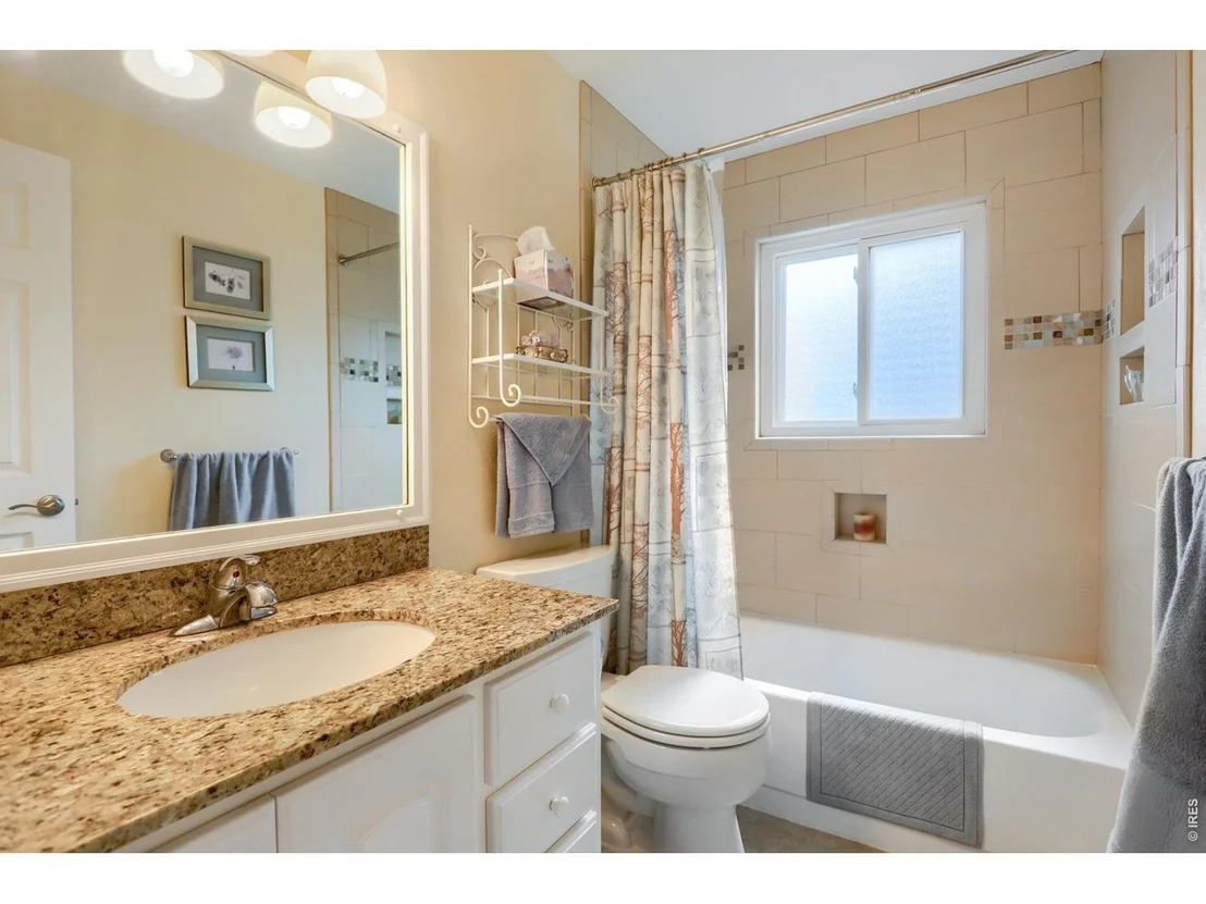 Photo of 409 E Saint Clair Ave