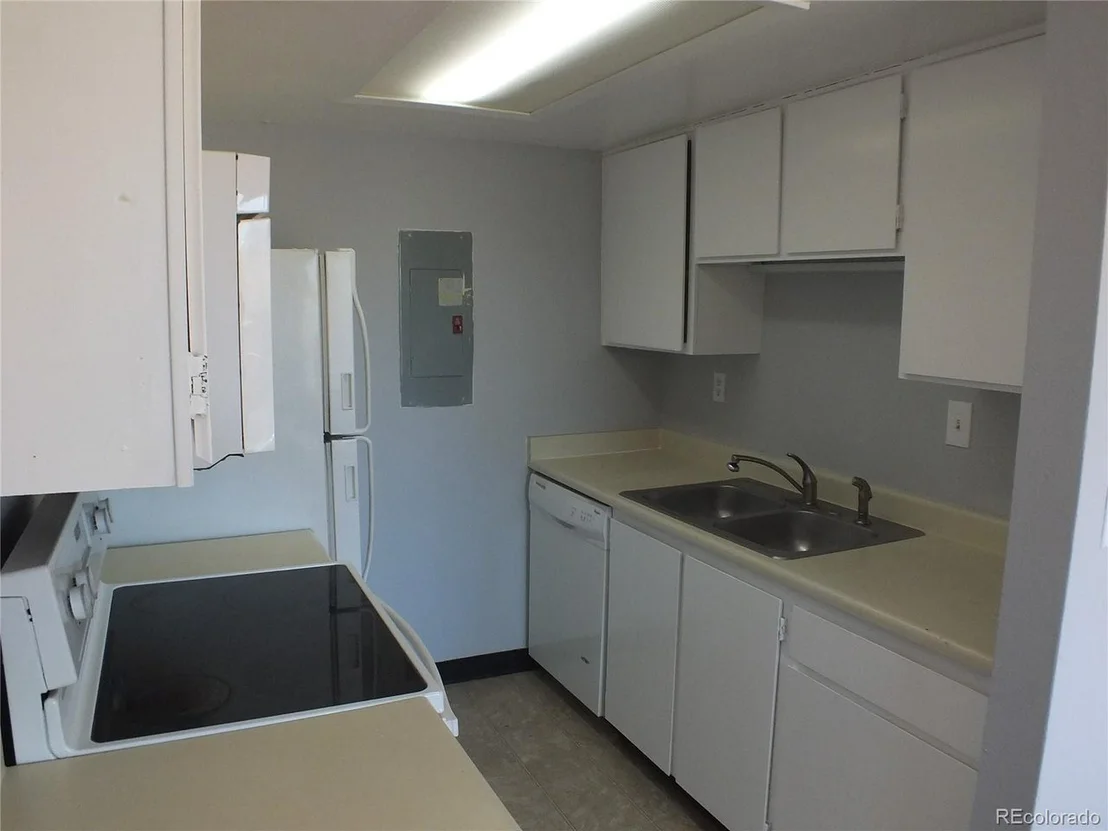 Photo of Unit 1008 at 2201 Sable Blvd