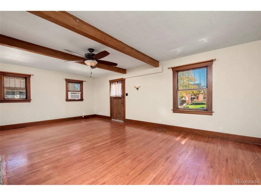 Photo of 921 12th Ave