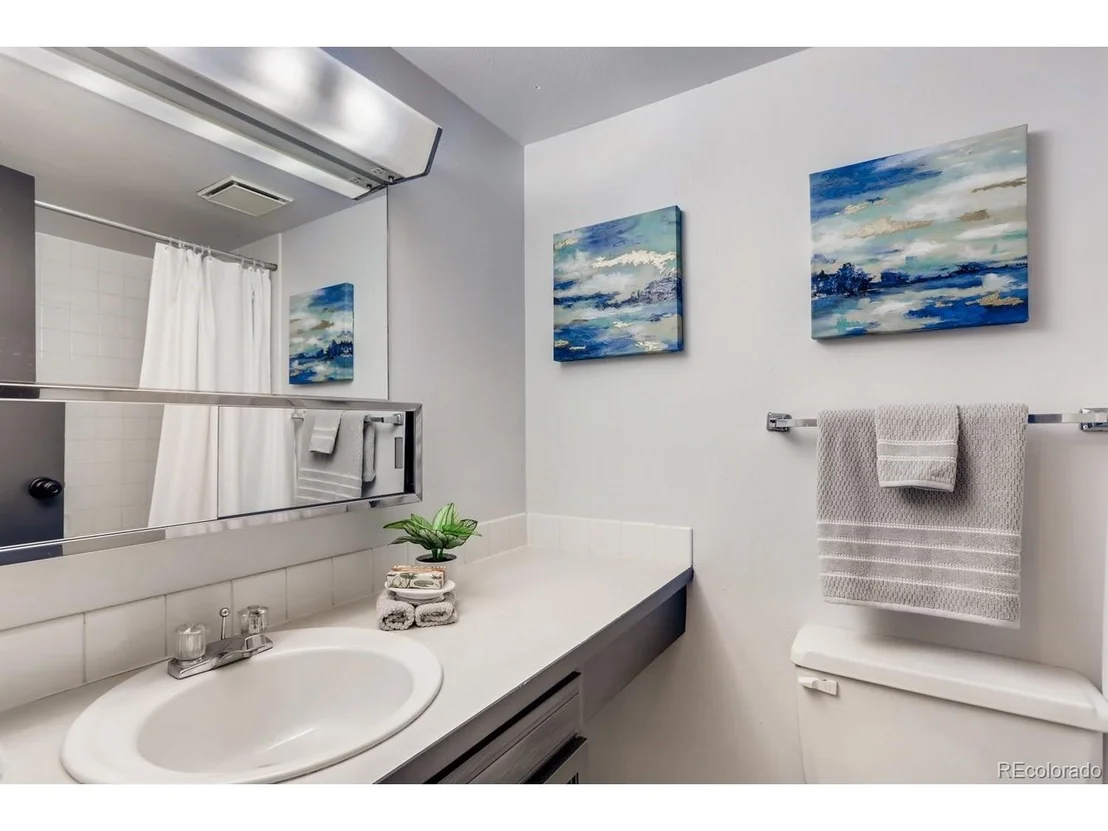 Photo of Unit 113 at 625 Manhattan Pl
