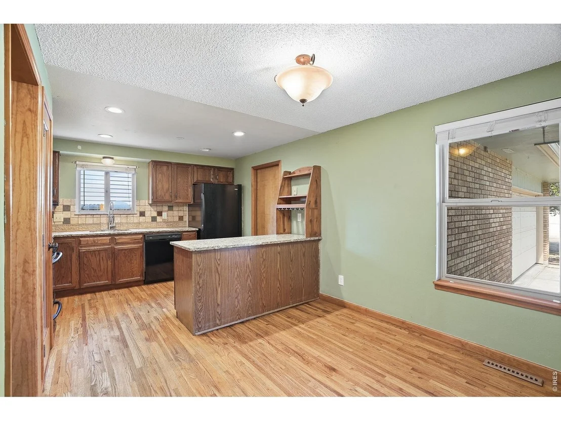 Photo of 1689 Geneva Cir