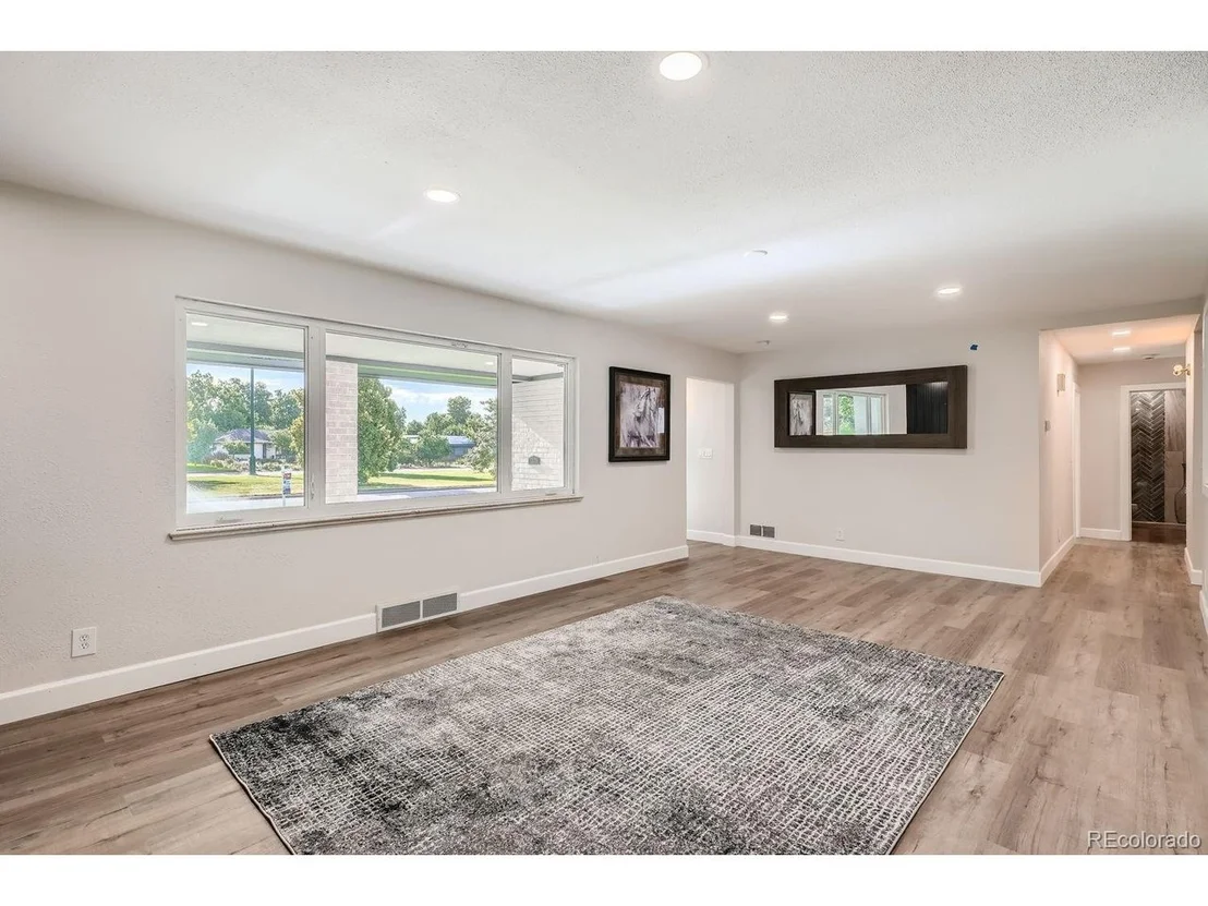 Photo of 2940 N Monaco Pkwy