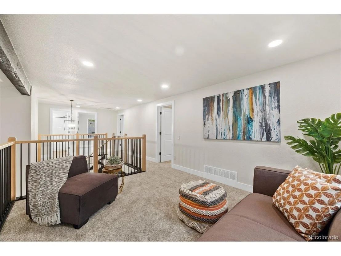 Photo of 8162 Field Cir