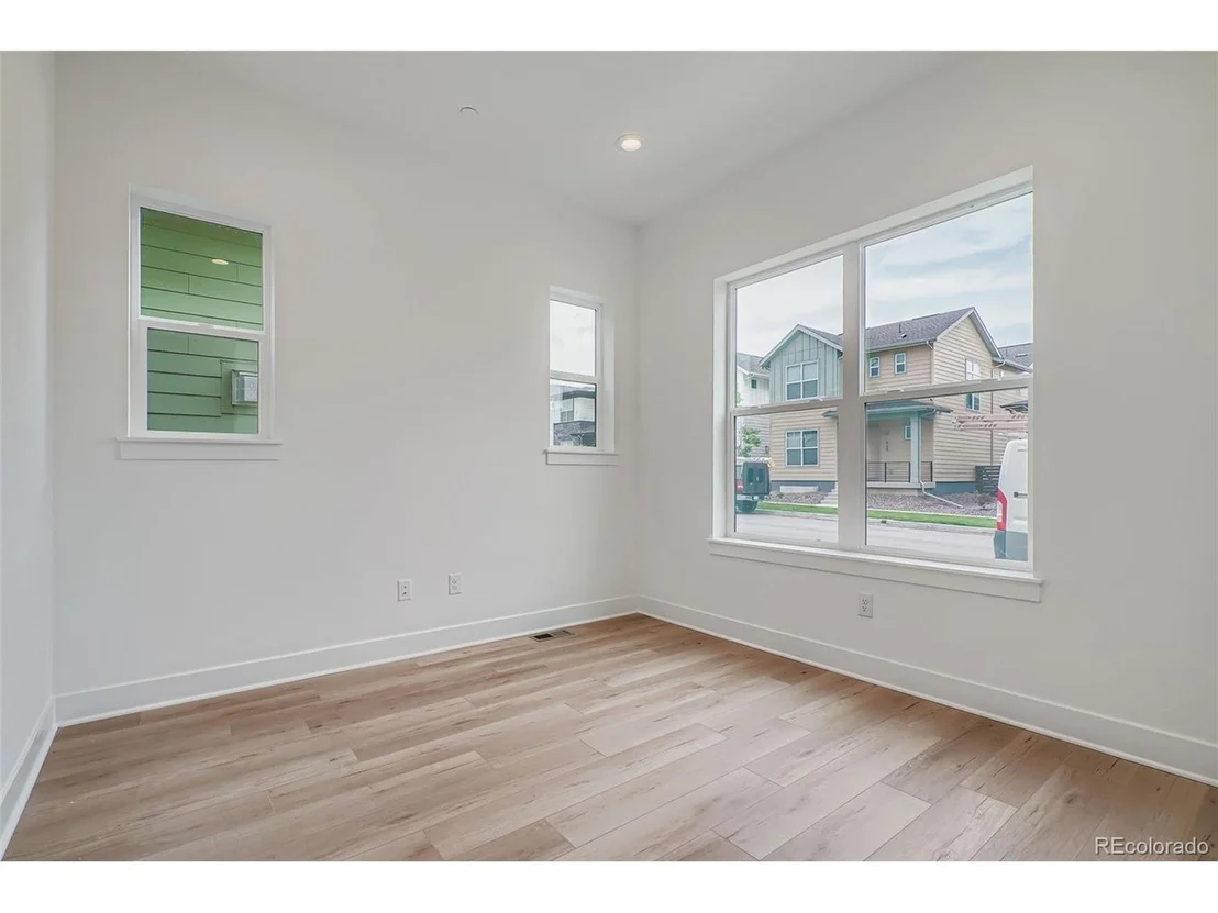Photo of 948 Promenade Dr