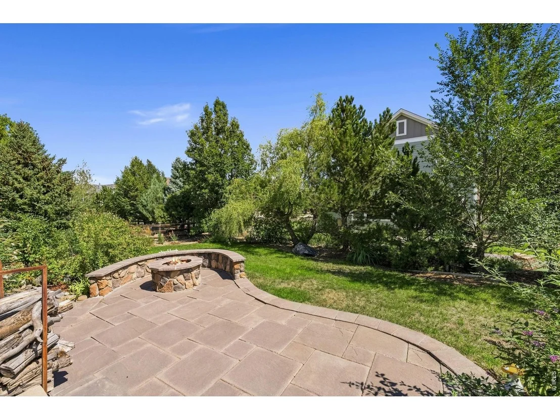 Photo of 405 Raymond Ct