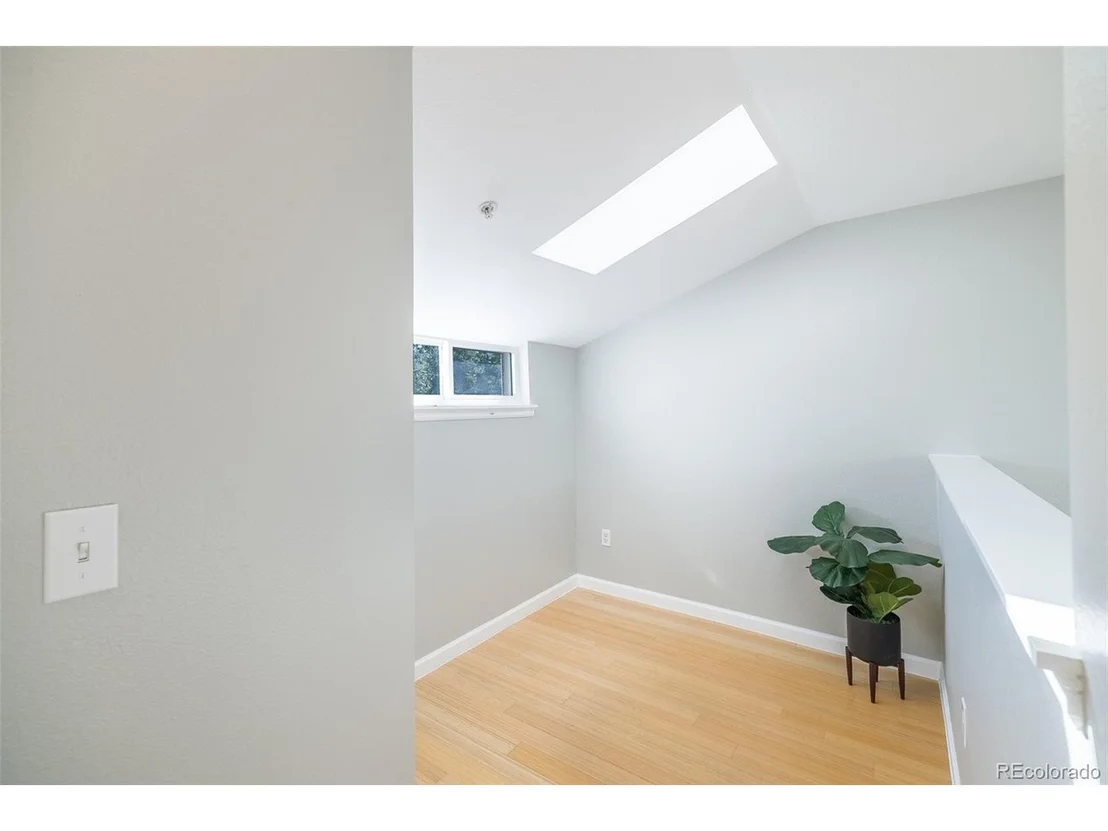 Photo of Unit 3077207 at 3077 29th St