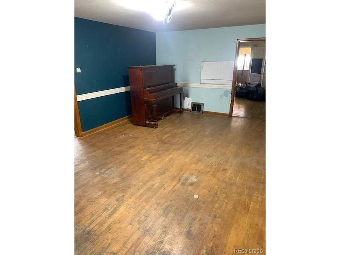 Photo of 221 4th St
