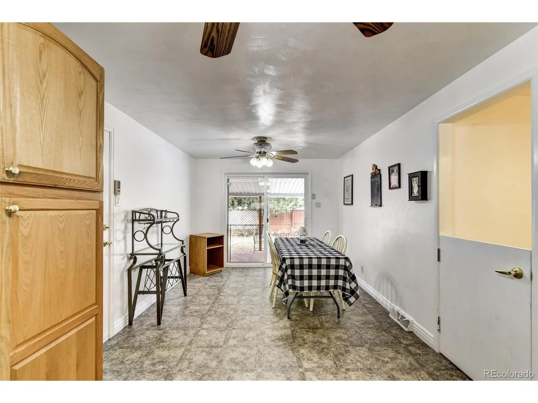 Photo of 6043 Field St