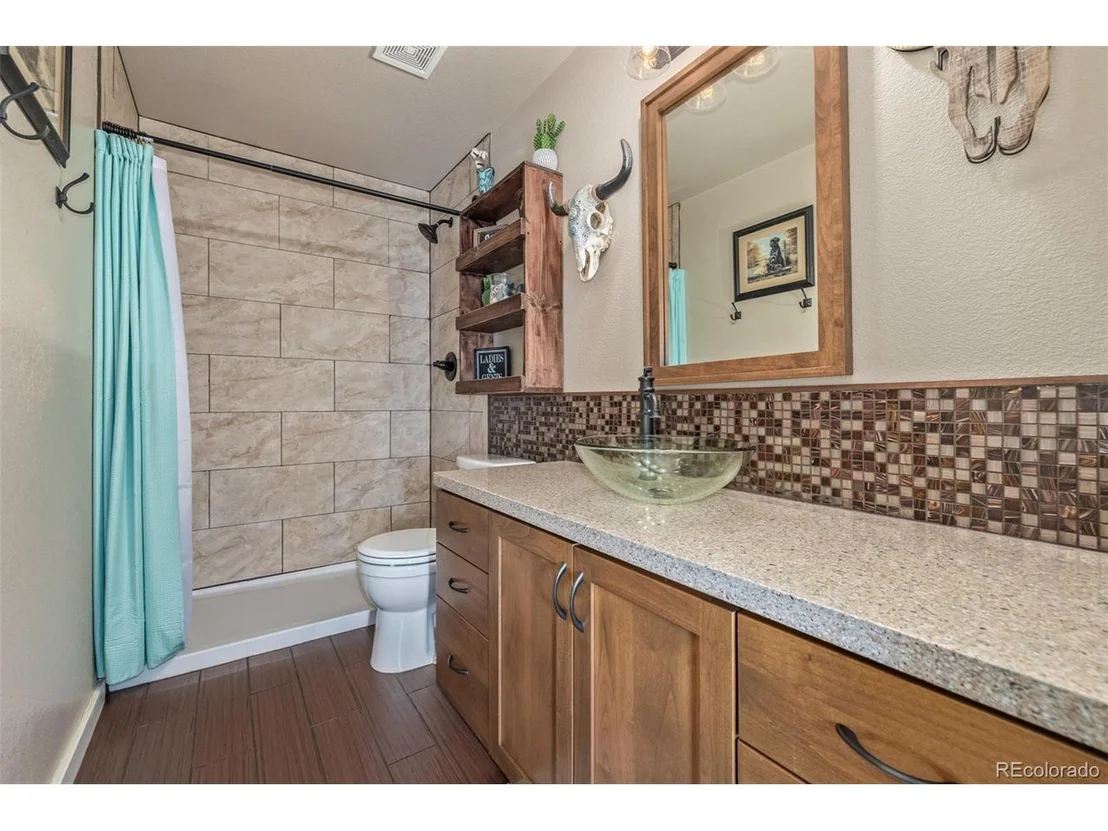 Photo of 215 Dee Rd