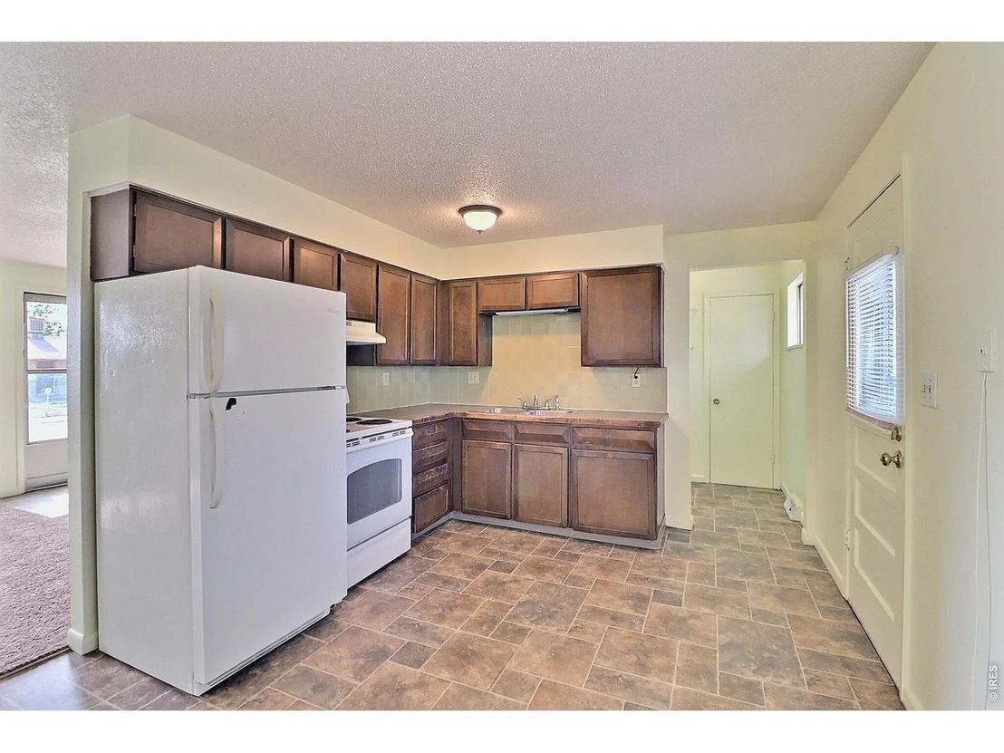 Photo of 3011 Lakeside Dr