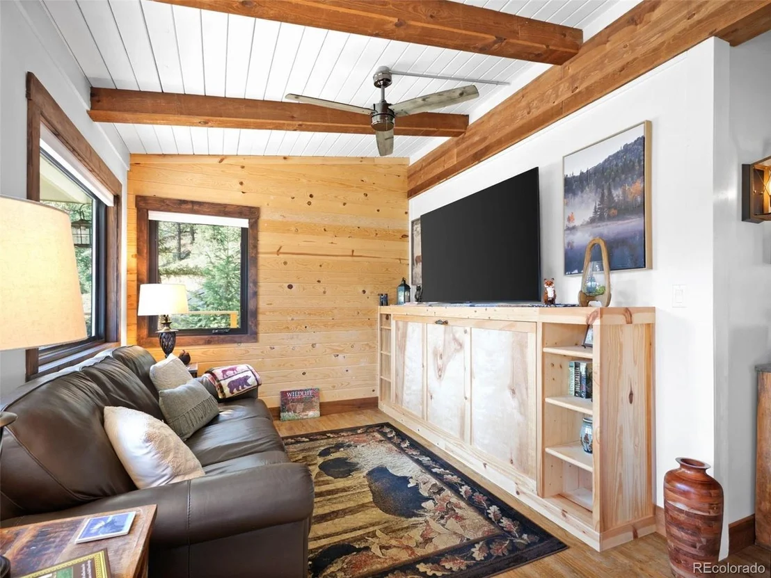 Photo of 9987 Overlook Rd