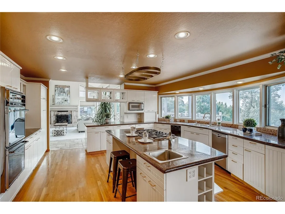 Photo of 15569 W Maple Dr