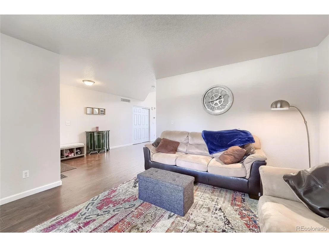 Photo of 7233 Foothill St
