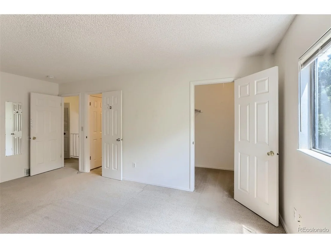 Photo of 216 Summit Cir