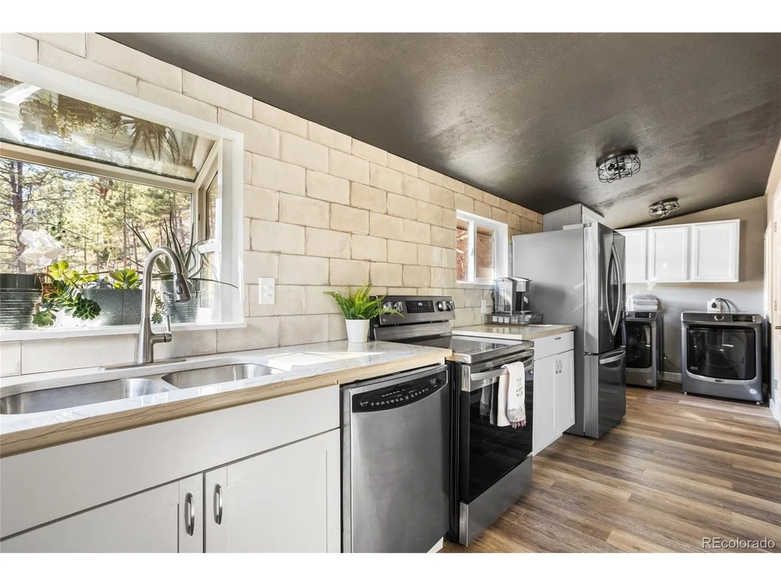 Photo of 15185 Rainbow Dr
