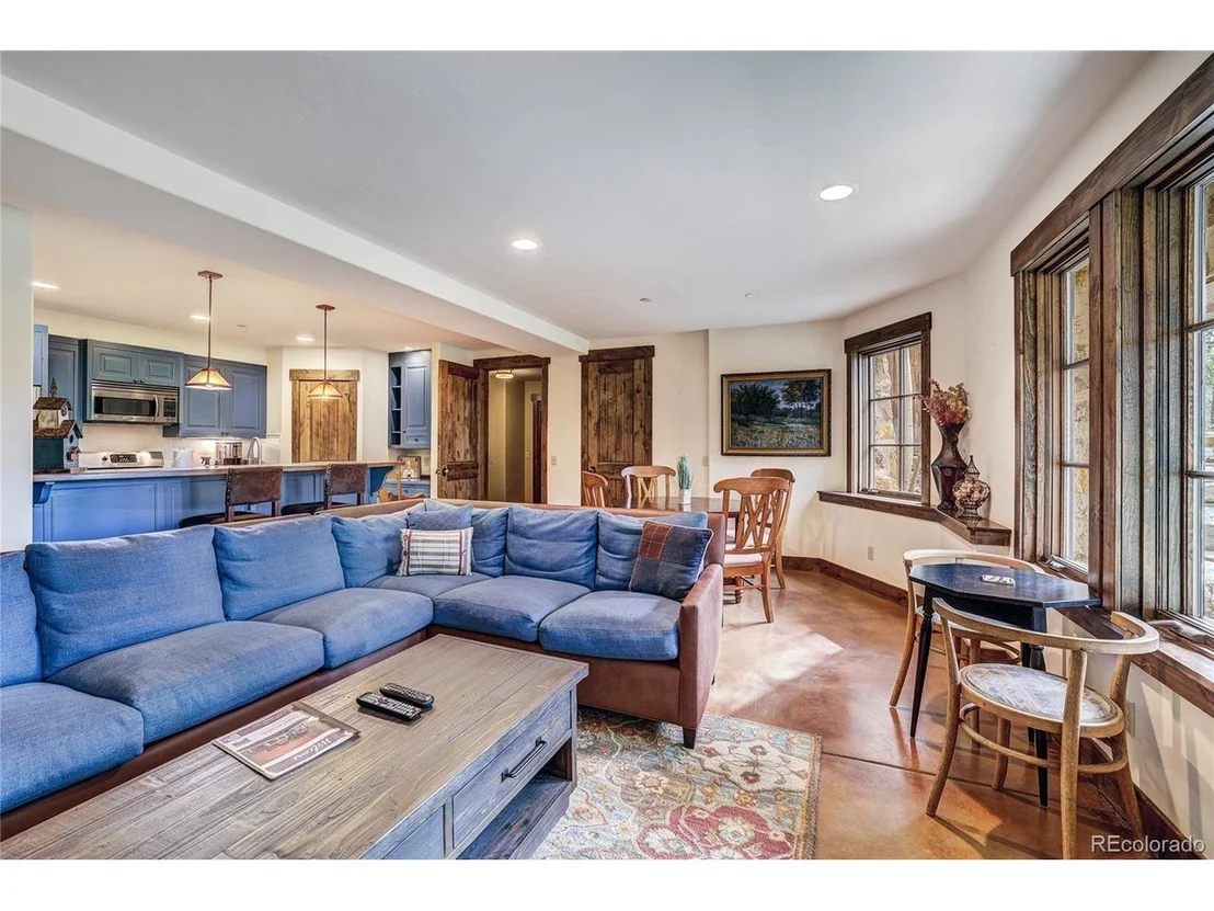 Photo of 456 Peerless Dr