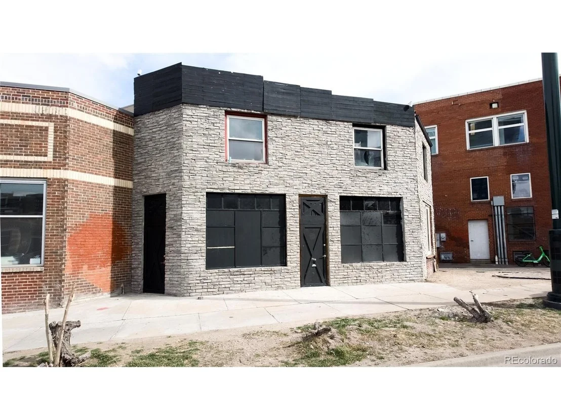 Photo of 2120 N Broadway