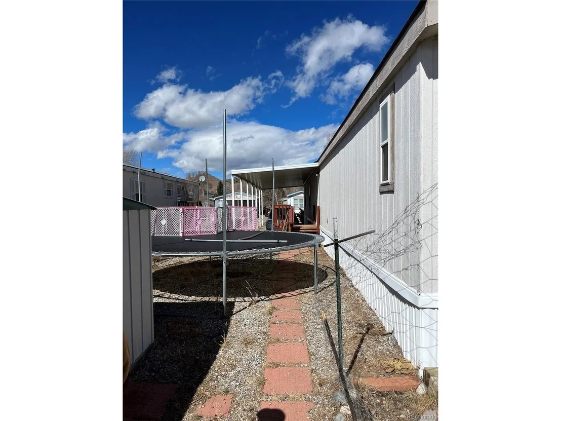 Photo of 916 Maple Dr